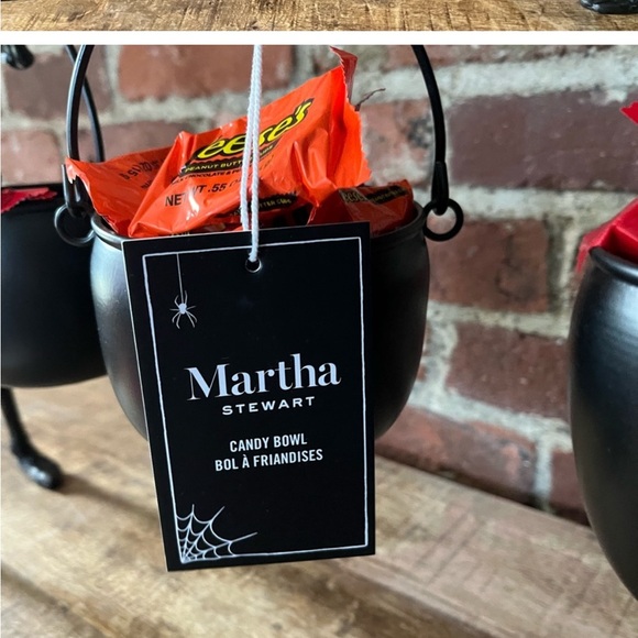 Martha Stewart skeleton with cauldron great for Halloween and trick-or-treaters - Picture 12 of 12